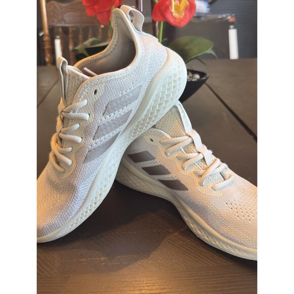 Estas son las zapatillas de running Adidas Fluidflow 2.0 en color blanco Y Crema main image 5